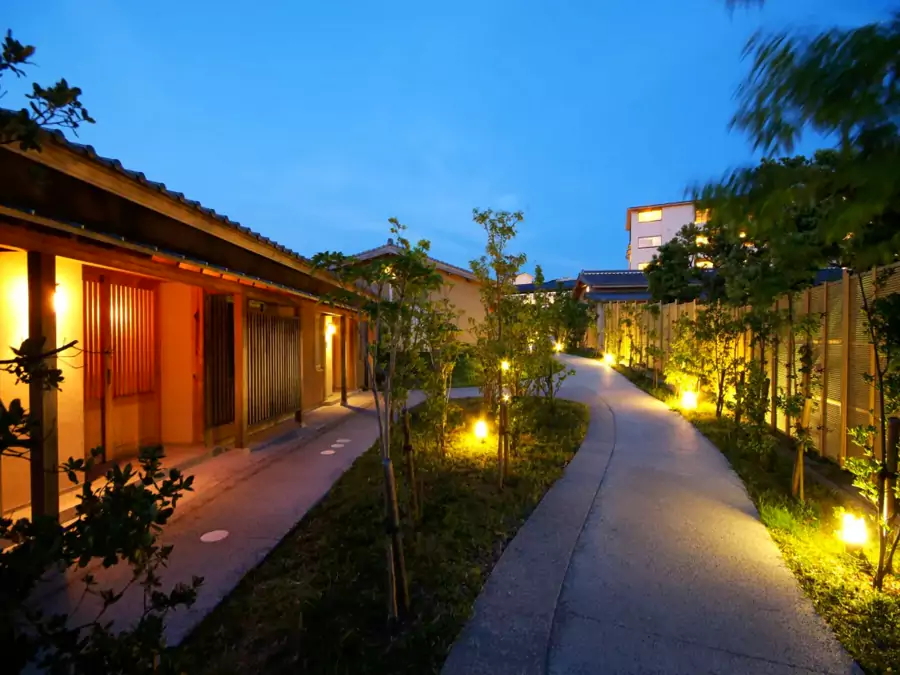 踏入酒店的瞬間，古樸的儀式感撲面而來