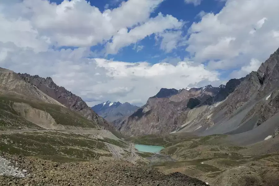 180 度的雪山发卡弯