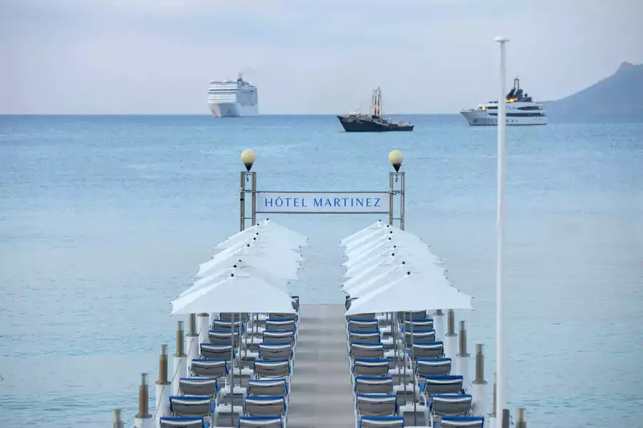 马丁内斯拥有戛纳当地最大的私人海滩