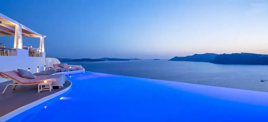 懸崖之上的洞穴無邊泳池 懸崖之上的洞穴無邊泳池