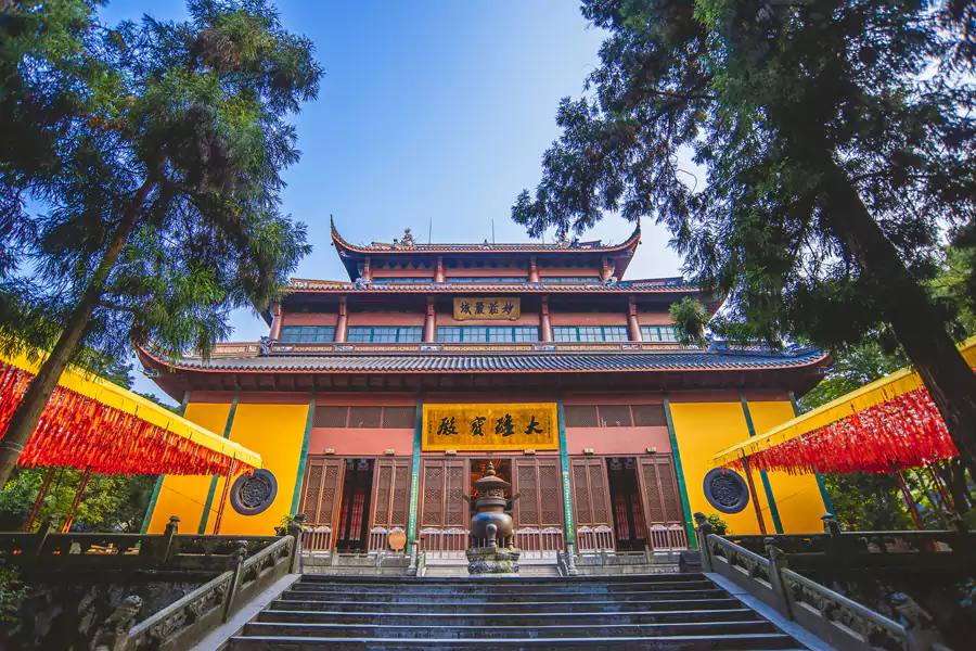 大雄宝殿求万事顺遂 大雄宝殿求万事顺遂