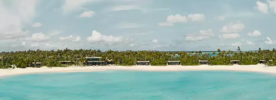 酒店沿海岸線鋪陳開來