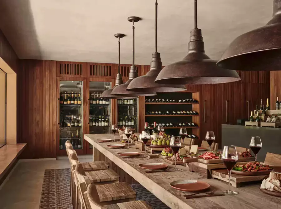 10 間各國風味的餐廳、酒吧與酒窖