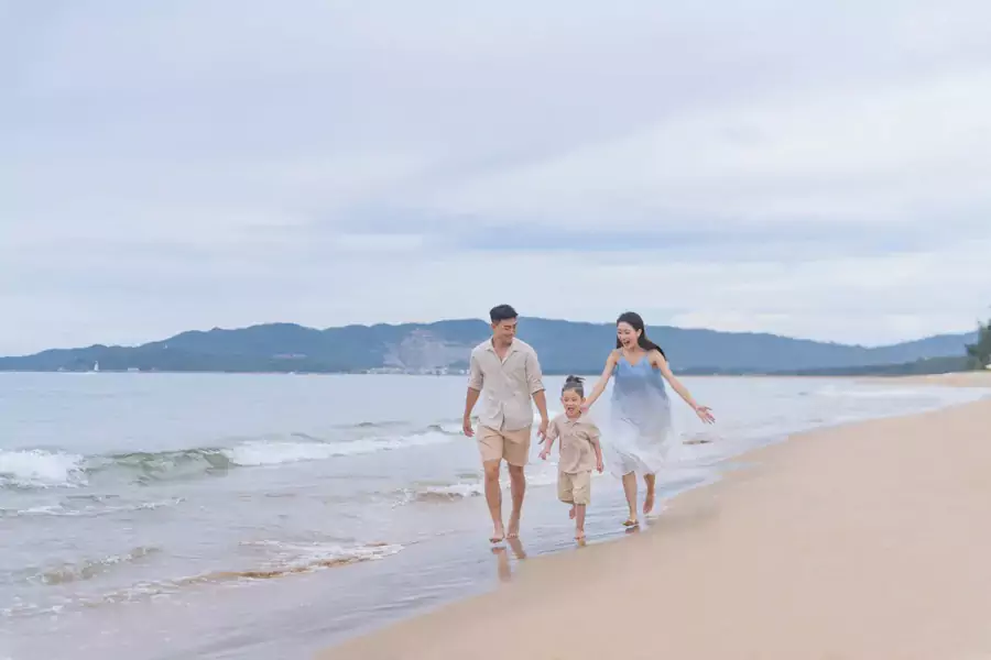 在午後的沙灘上漫步 在午後的沙灘上漫步