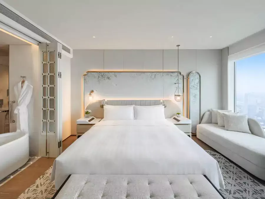 房间内饰以绿白为主调 房间内饰以绿白为主调