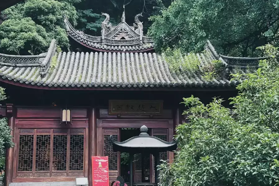 悬崖上的园林寺院 悬崖上的园林寺院