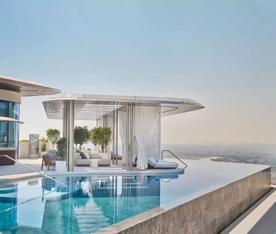 30 层的屋顶无边泳池堪称点睛之笔 30 层的屋顶无边泳池堪称点睛之笔