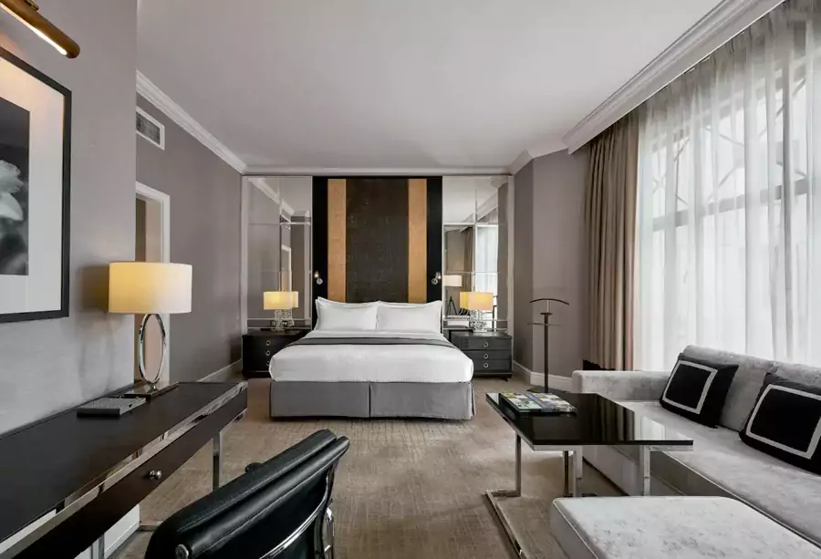 多數客房配有超大落地窗 多數客房配有超大落地窗