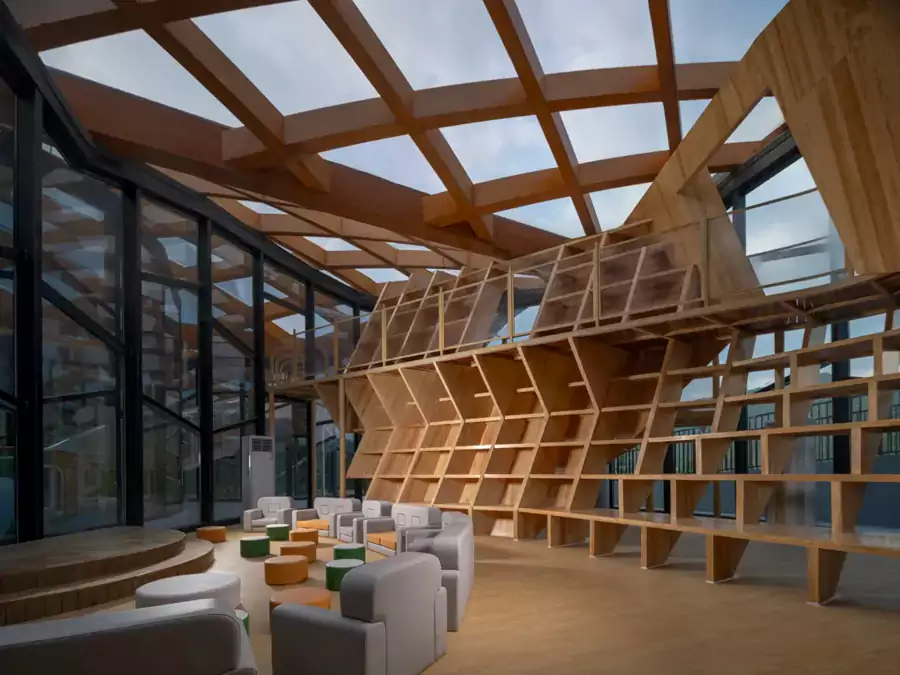 室内儿童乐园位于早餐厅楼下