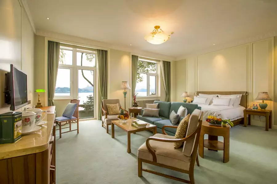 1 號樓老幹部氣質十足 1 號樓老幹部氣質十足